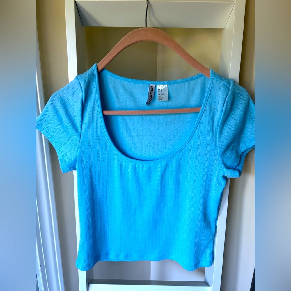 H&M cropped scooped neck tee